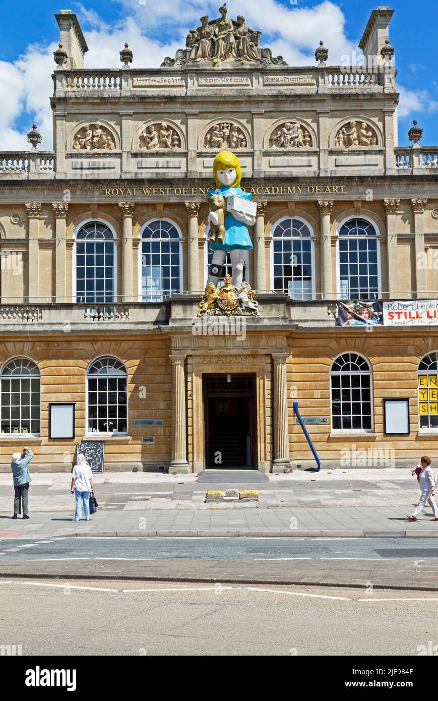 La escultura de Damien Hirst “Charity” en las afueras de la Royal West of England Academy en Bristol, Reino Unido, el 3 de junio de 2011 Foto de stock