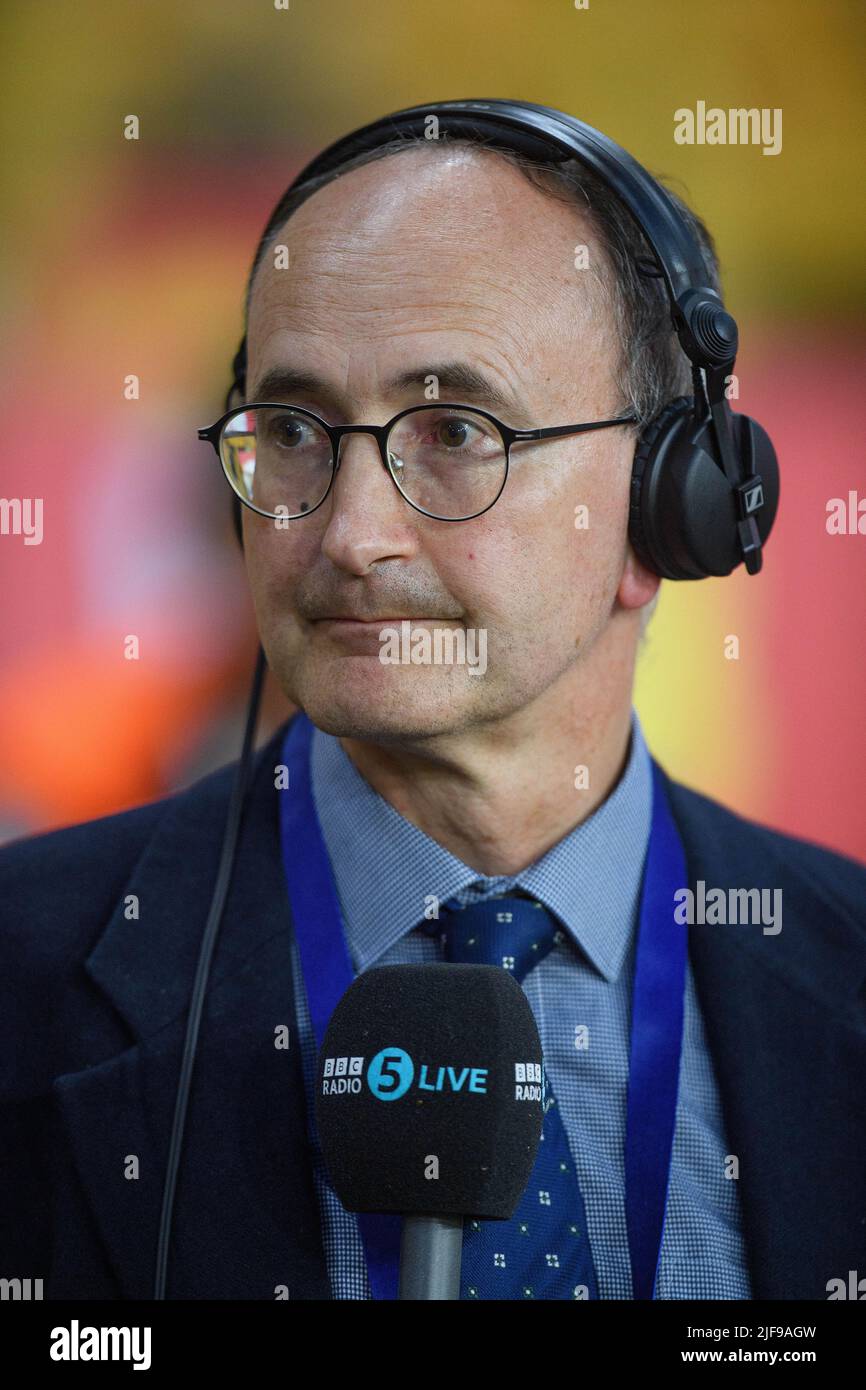 John Murray, corresponsal de fútbol en directo de la BBC Radio 5 durante el partido de la Liga de las Naciones de la UEFA contra Hungría. Imagen : Mark Pain / Alamy Foto de stock