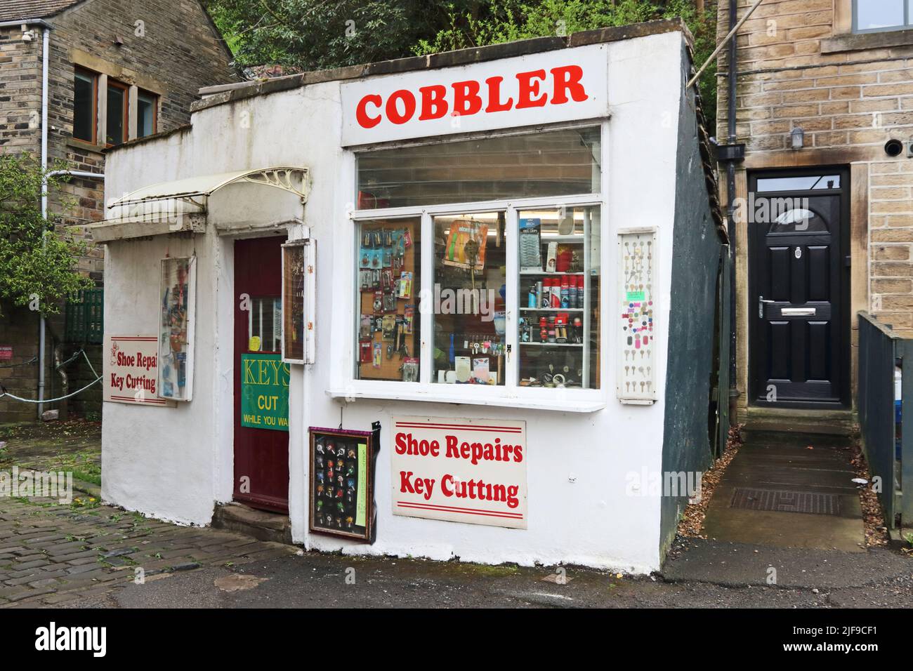 Tienda tradicional de Cobblers, Holmfirth Foto de stock