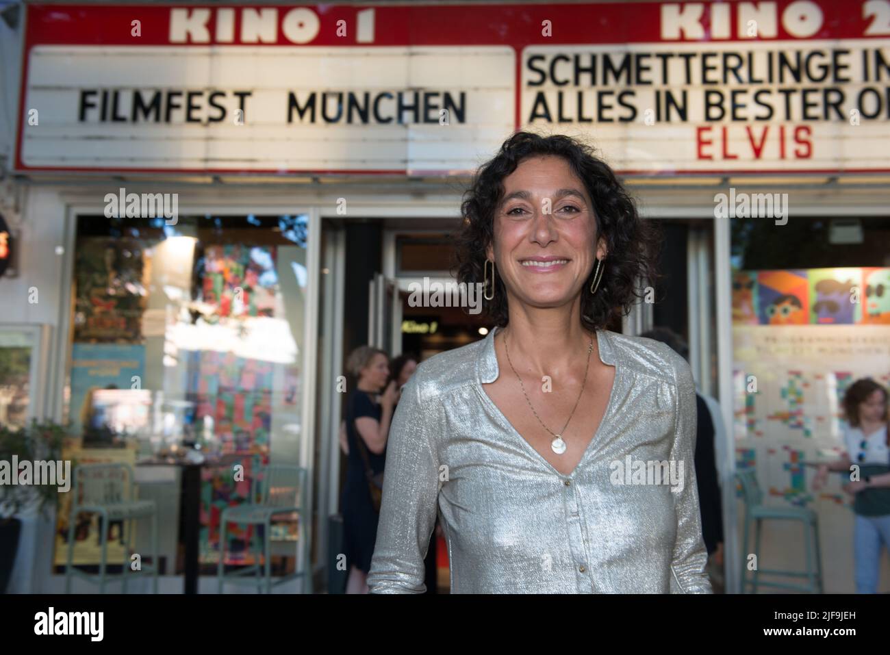 La directora Emily Atef visto antes de la proyección de su película MEHR DENN JE beim 39. Filmfest München im RIO Kino am 25,6. 2022 Foto de stock