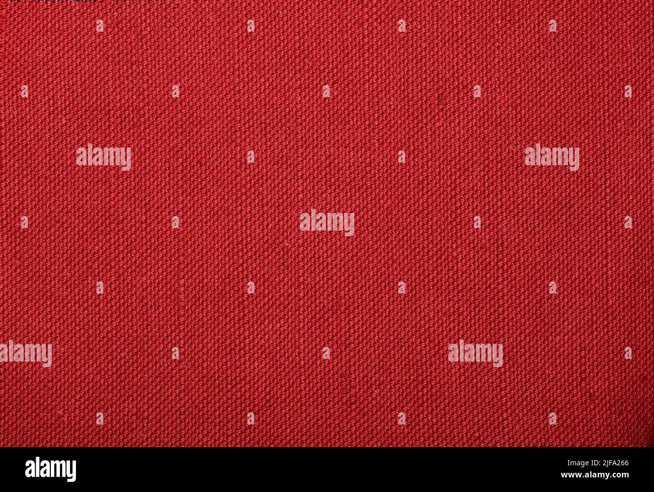 Fondo de tela texturizada. Un tejido de lino rojo plano. Foto de stock