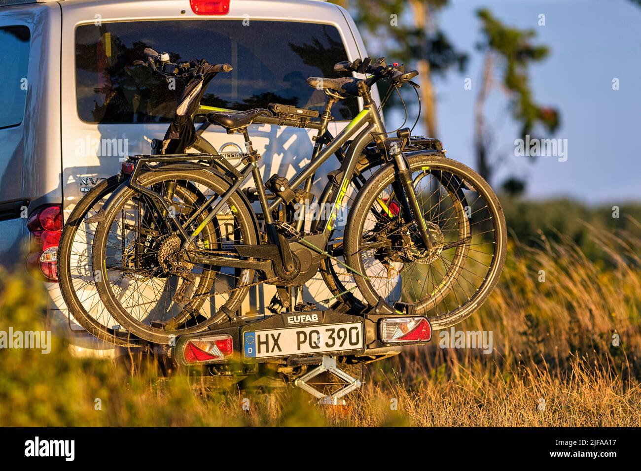 Bike rack car transport fotografías e imágenes de alta resolución - Alamy