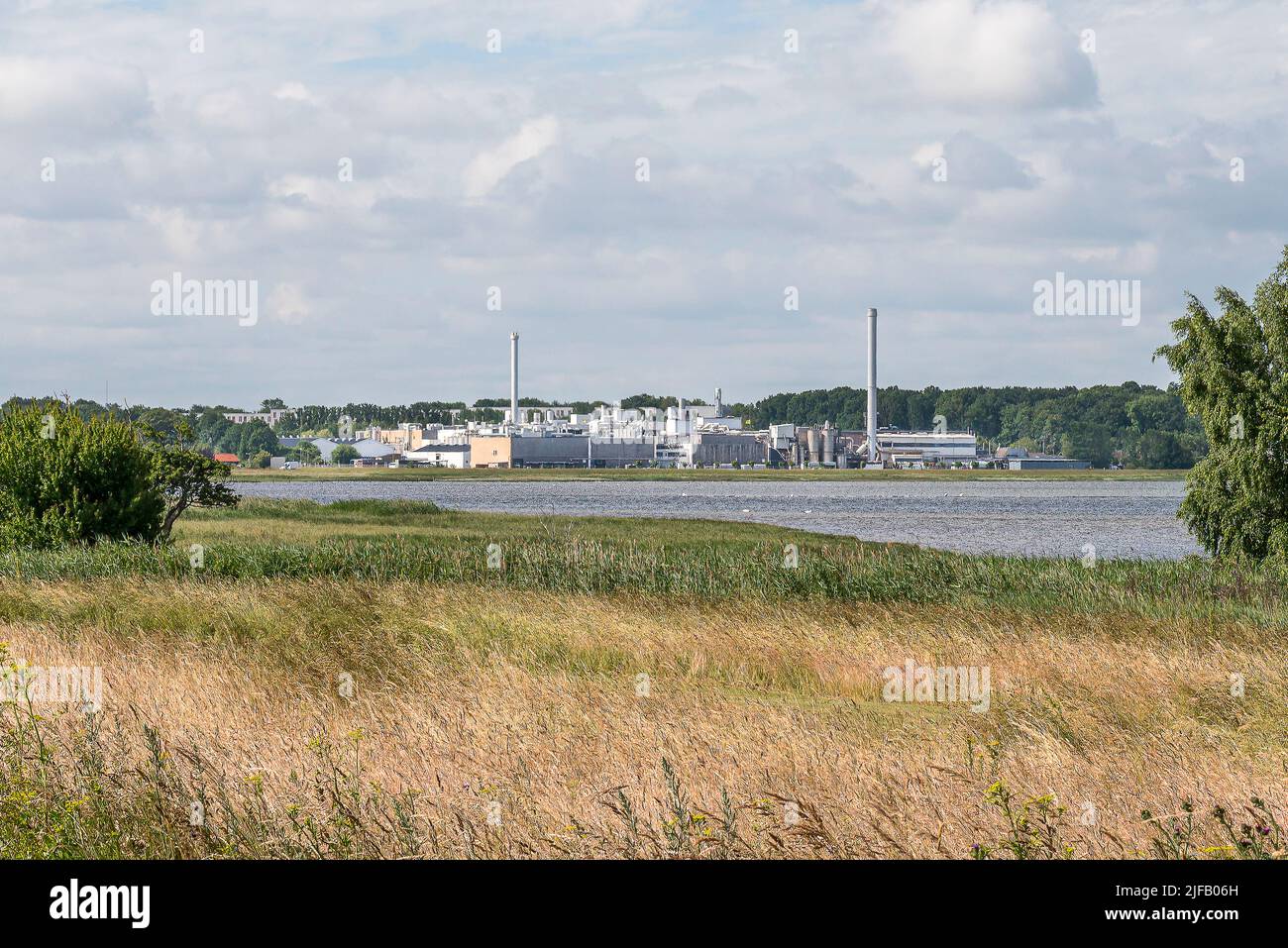 Fábrica de catalizadores Haldor Topsoe en Roskilde firth en Frederikssund, Dinamarca, 28 de junio de 2022 Foto de stock