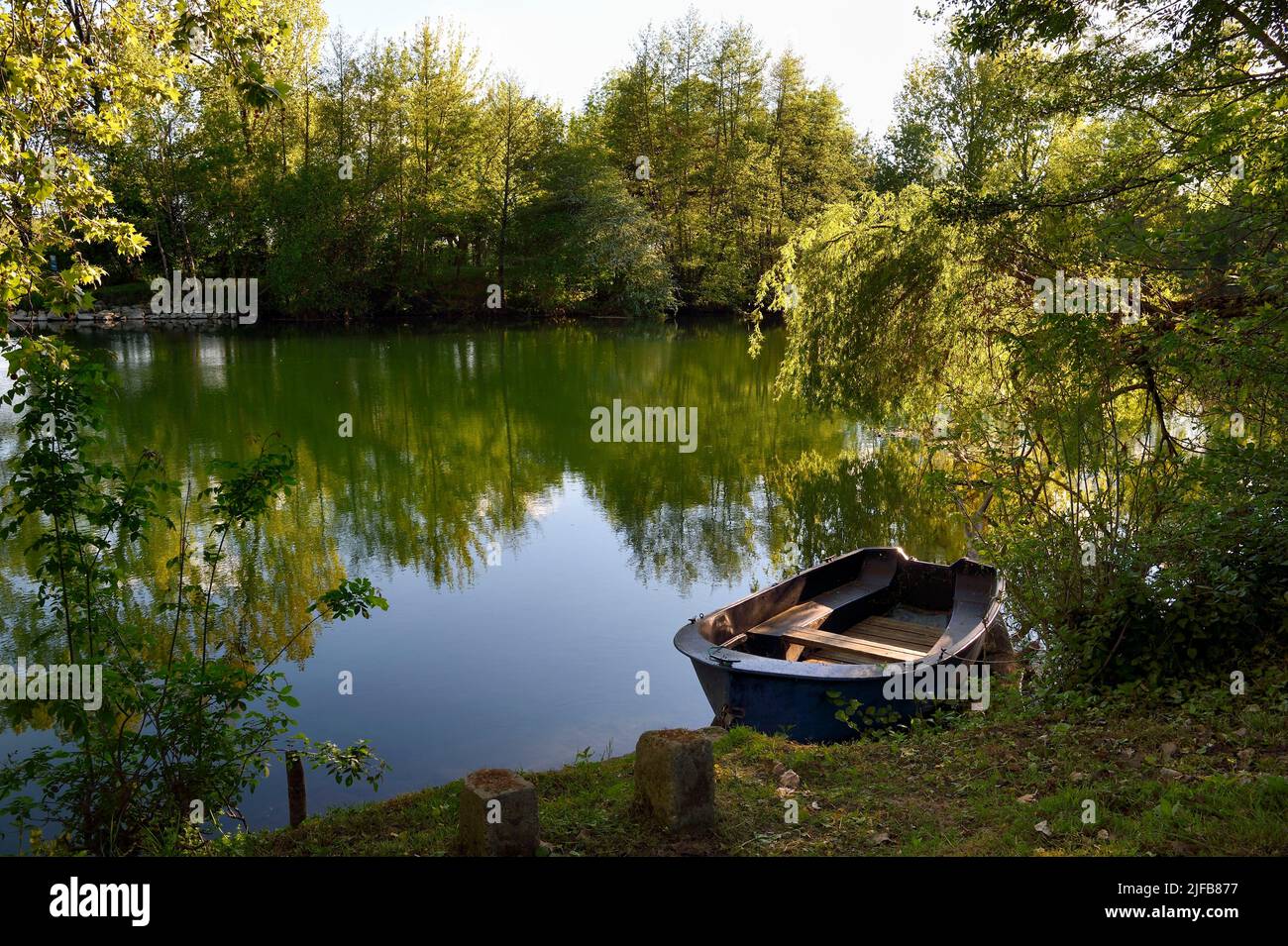 Francia, Charente, Saint Simon, las orillas del río Charente en JUAC Foto de stock