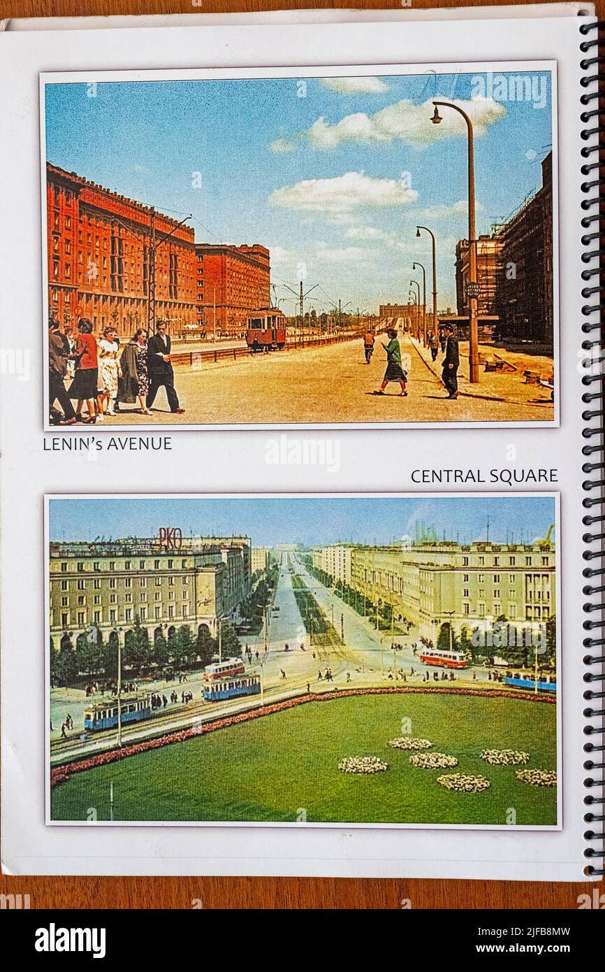 Polonia, Pequeña Polonia, Cracovia, Nowa Huta, distrito construido en la era comunista sobre el modelo soviético, cartel de propaganda y foto antigua Foto de stock