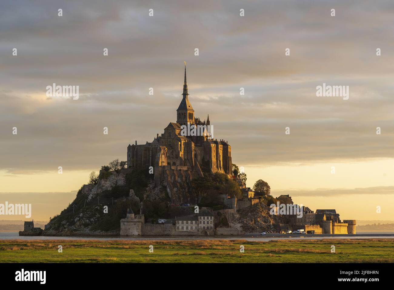 Francia, Manche, la bahía del Mont Saint Michel listados como Patrimonio Mundial por la UNESCO, la Abadía de Mont Saint Michel. Foto de stock