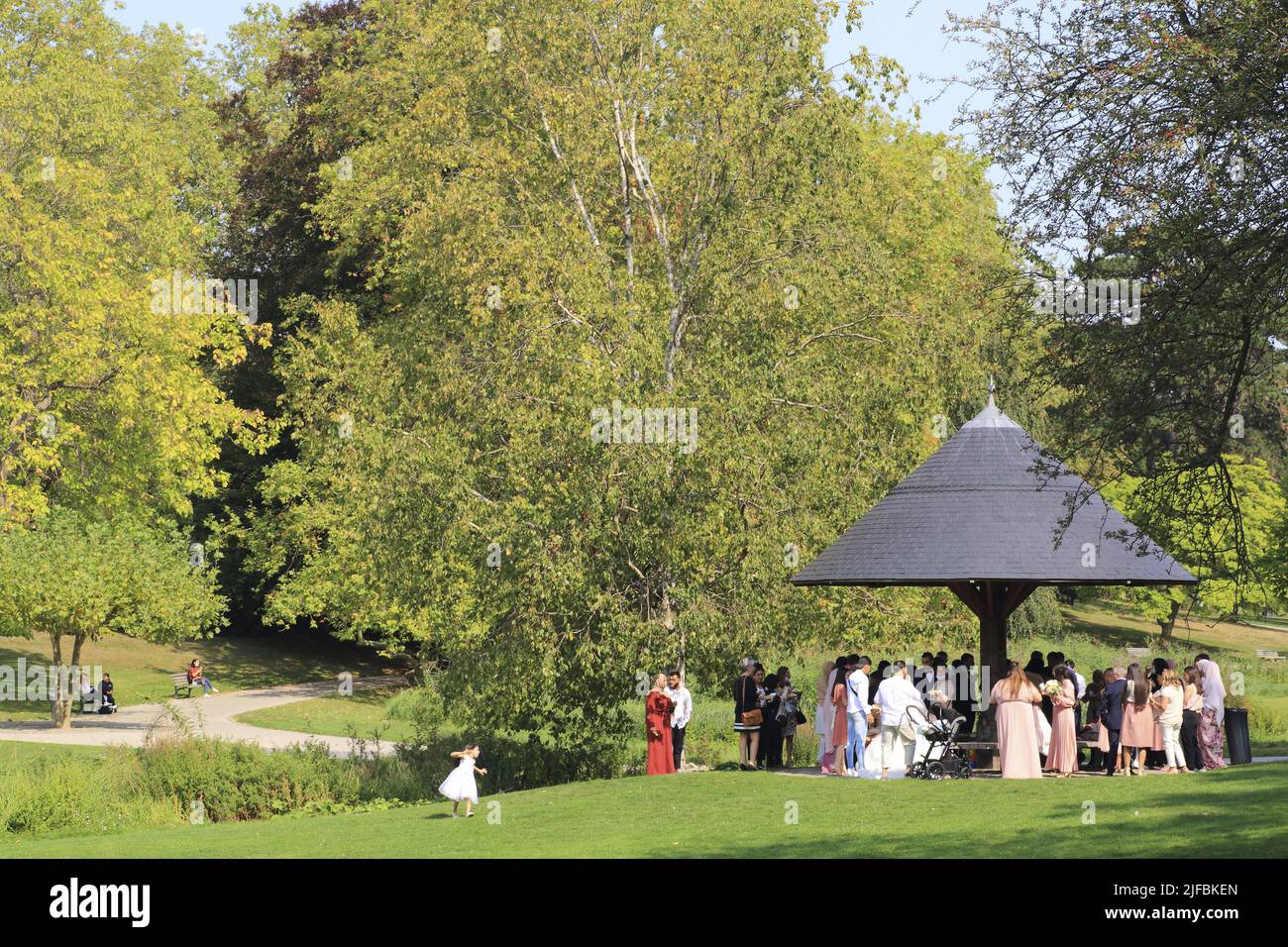 Francia, Norte, Roubaix, Barbieux parque del paisajista Barillet-Deschamps diseñado a finales del siglo 19th, la boda en un quiosco Foto de stock