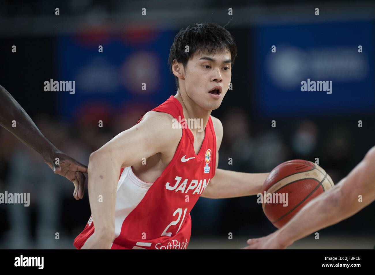 Yuma Fujii del equipo de baloncesto de Japón en acción durante el partido  de clasificación del Grupo B Window 3 de la Copa Mundial FIBA 2023 entre  Australia y Japón celebrado en