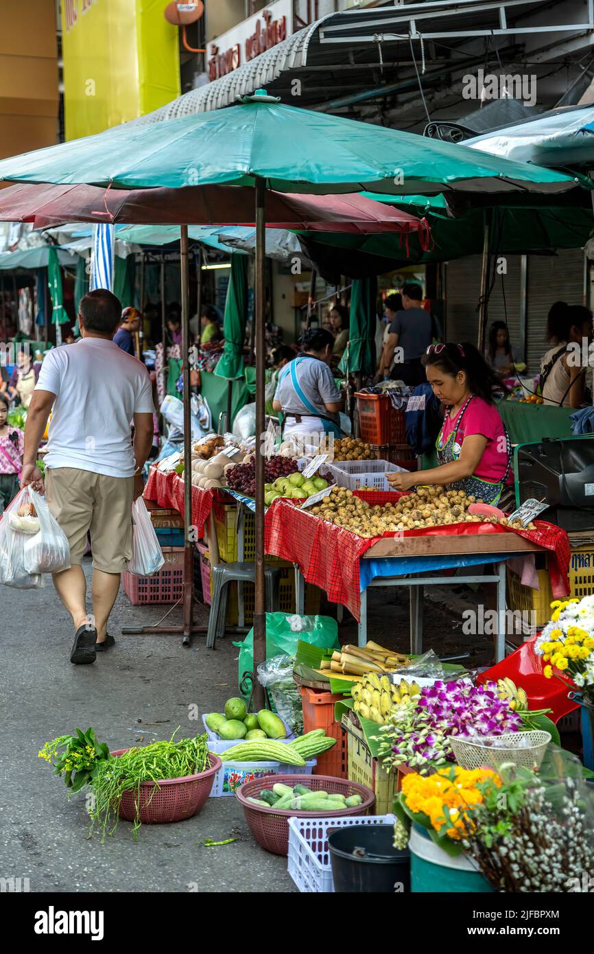 Puestos de vendedores, Mercado Warorot, Chiang Mai, Tailandia Foto de stock