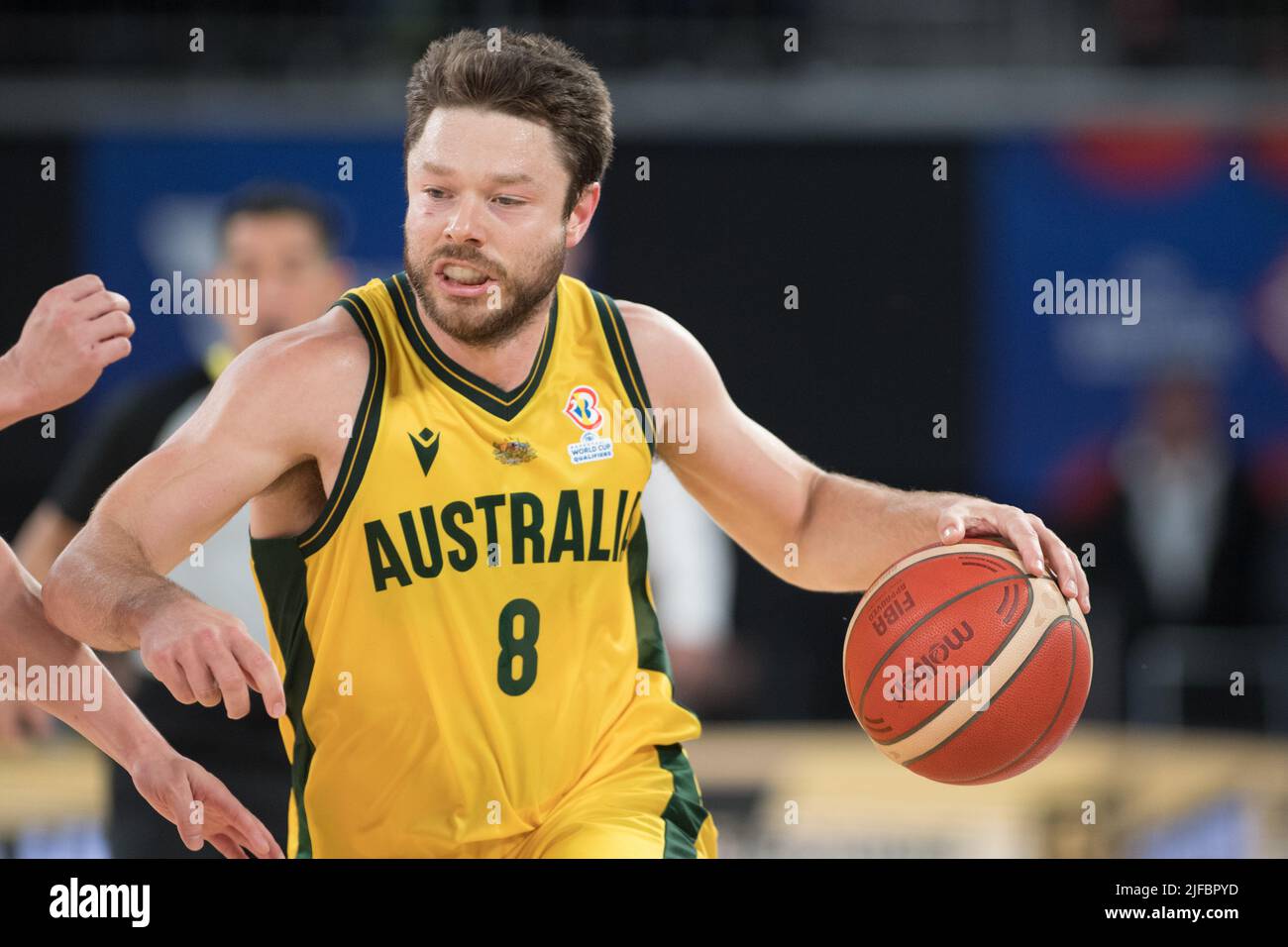 Matthew Dellavedova del equipo de baloncesto de Australia en acción durante  el partido de clasificación del Grupo B Window 3 de la Copa Mundial FIBA  2023 entre Australia y Japón celebrado en