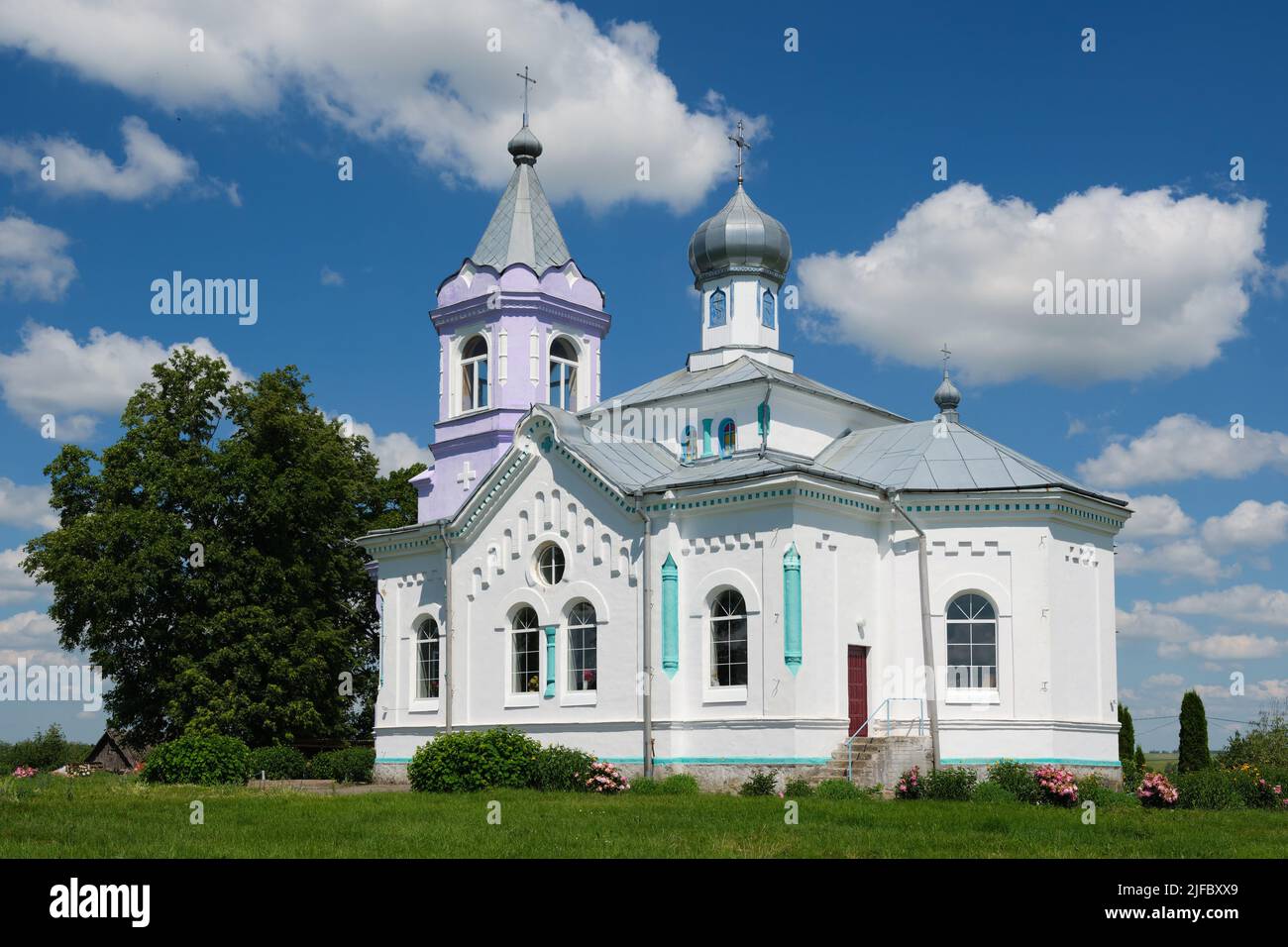 Antigua iglesia ortodoxa de Ana la Justia en Mizherichi, región de Grodno, distrito de Zelva, Bielorrusia. Foto de stock