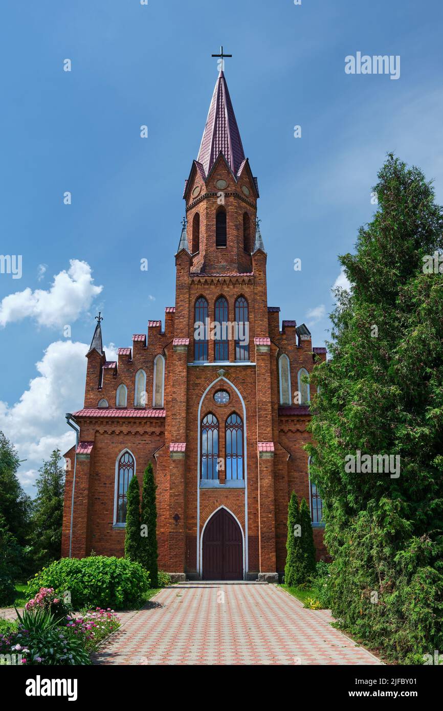 Antigua iglesia católica del corazón de Jesús en Stolovichi, región de Brest, distrito de Baranovichi, Bielorrusia. Foto de stock