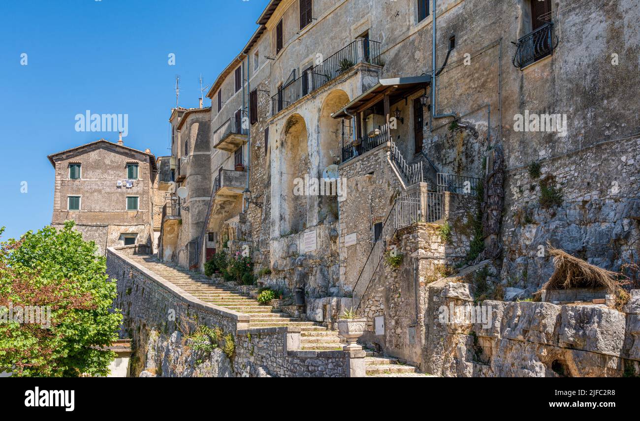 Vista escénica en Bassiano, pequeña ciudad hermosa en la provincia de Latina, Lazio, Italia. Foto de stock
