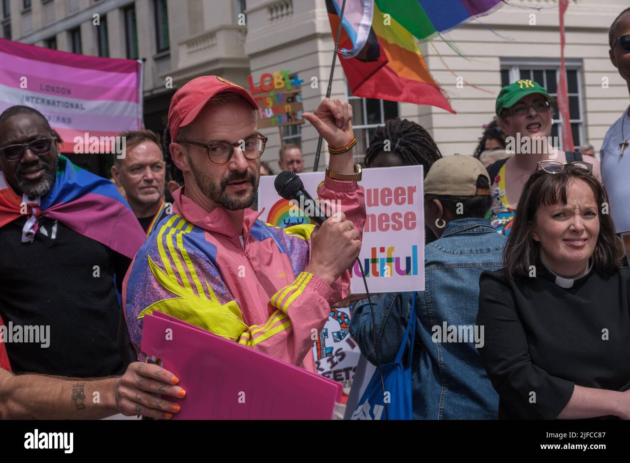 sesión dígito rociar Londres, Reino Unido. 1st de julio de 2022. Dan GlassGay Liberation Front  UK conmemora su primera marcha de Londres Gay Pride hace 50 años marchando  por Londres exactamente en la misma hora