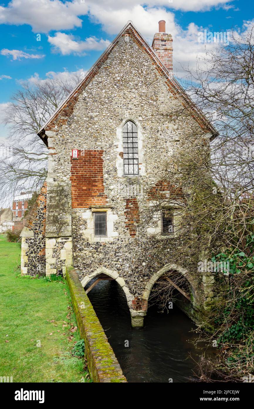 Iglesia Franciscana, Greyfriars, River Stour, Canterbury, Kent, Inglaterra Foto de stock