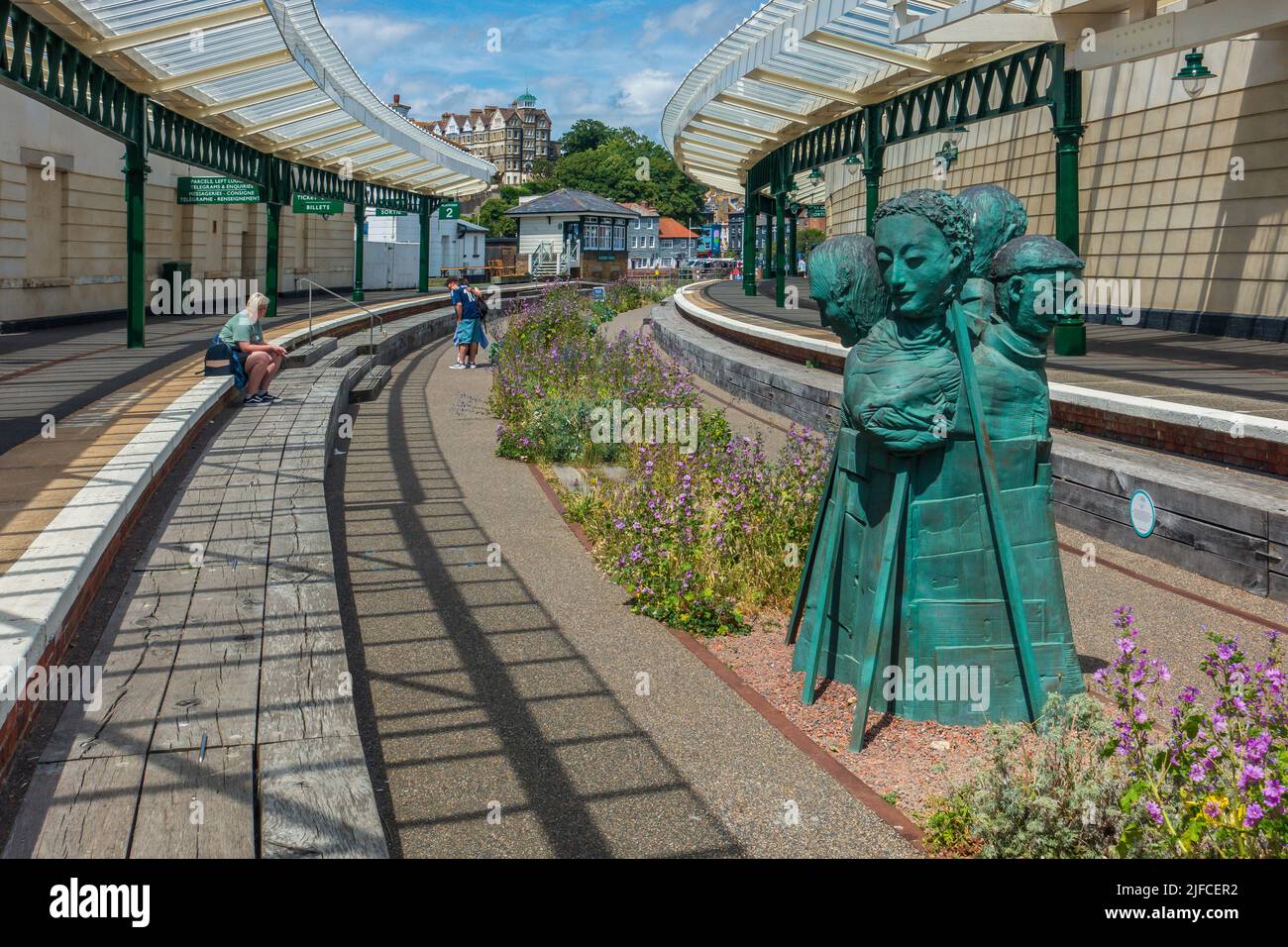 Harbour Arm Station,Folkestone Harbour,Folkestone,Kent,Inglaterra Alfombra la escultura de Paloma Varga Weisz en primer plano. Foto de stock