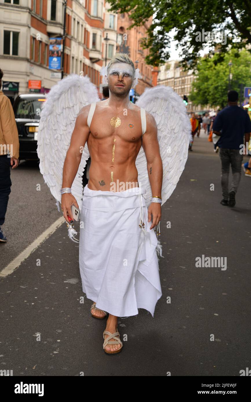 Gay man in fancy costume fotografías e imágenes de alta resolución - Alamy