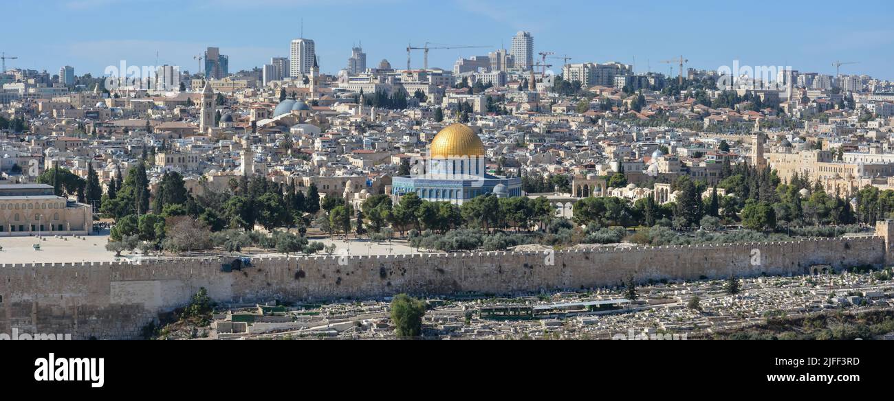 Panorama. El Monte del Templo en Jerusalén. Panorama de la Ciudad Vieja en Jerusalén desde el Monte de los Olivos. Foto de stock
