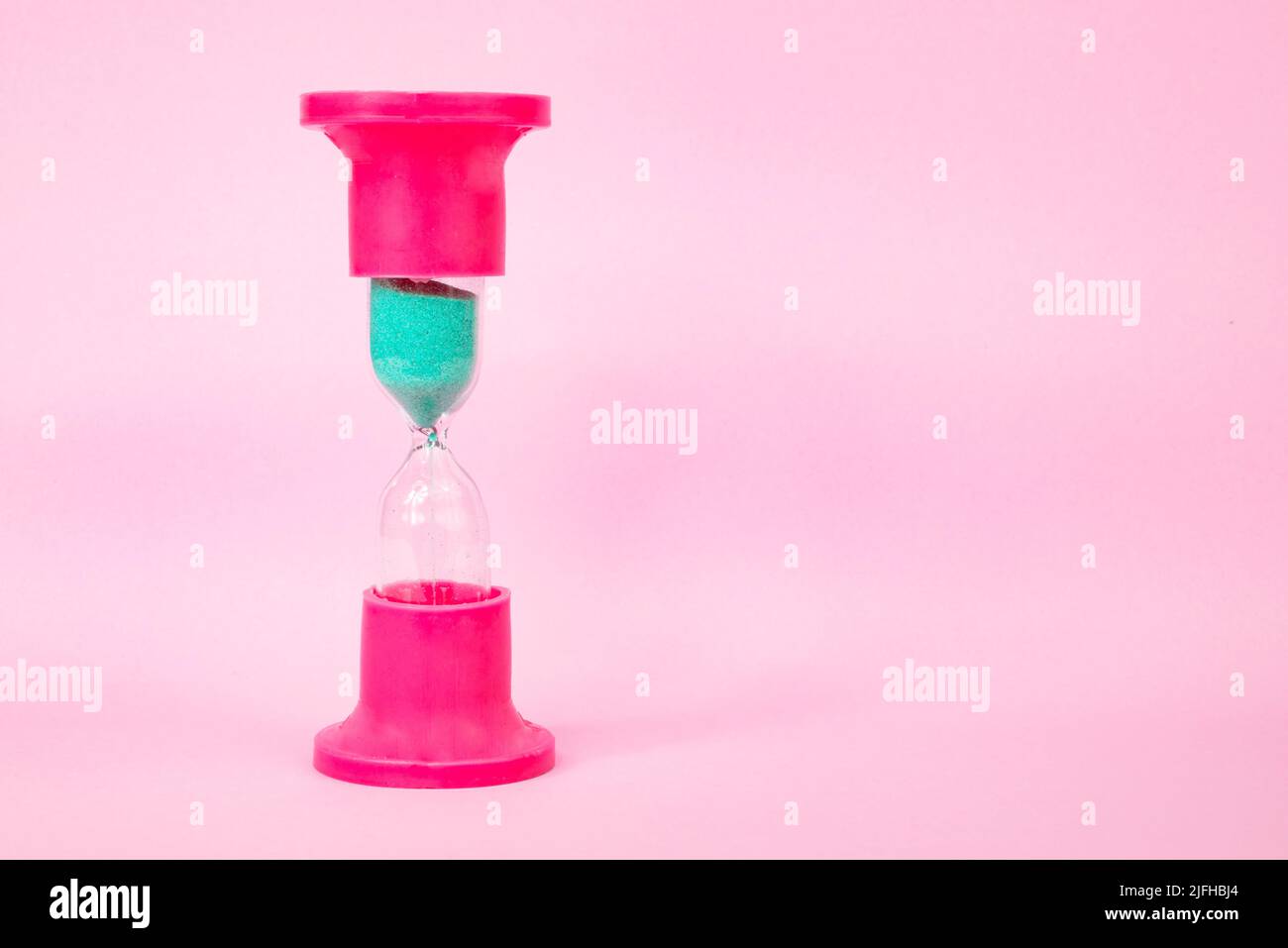 Reloj de arena de colores con espacio para texto concepto de día de vida  Fotografía de stock - Alamy