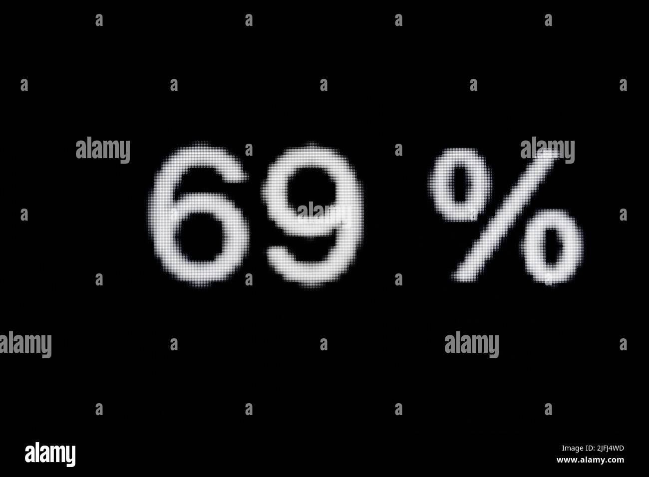 Número de píxel blanco sesenta y nueve - 69 por ciento sobre fondo negro Foto de stock