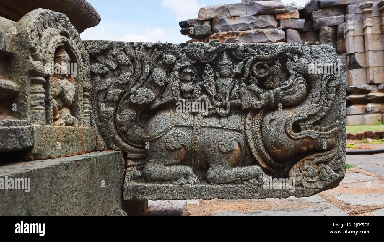 Talla de Elefante en el Drenaje del Templo, Templo Mahadeva, Itagi, Koppal, Karnataka, India. Foto de stock