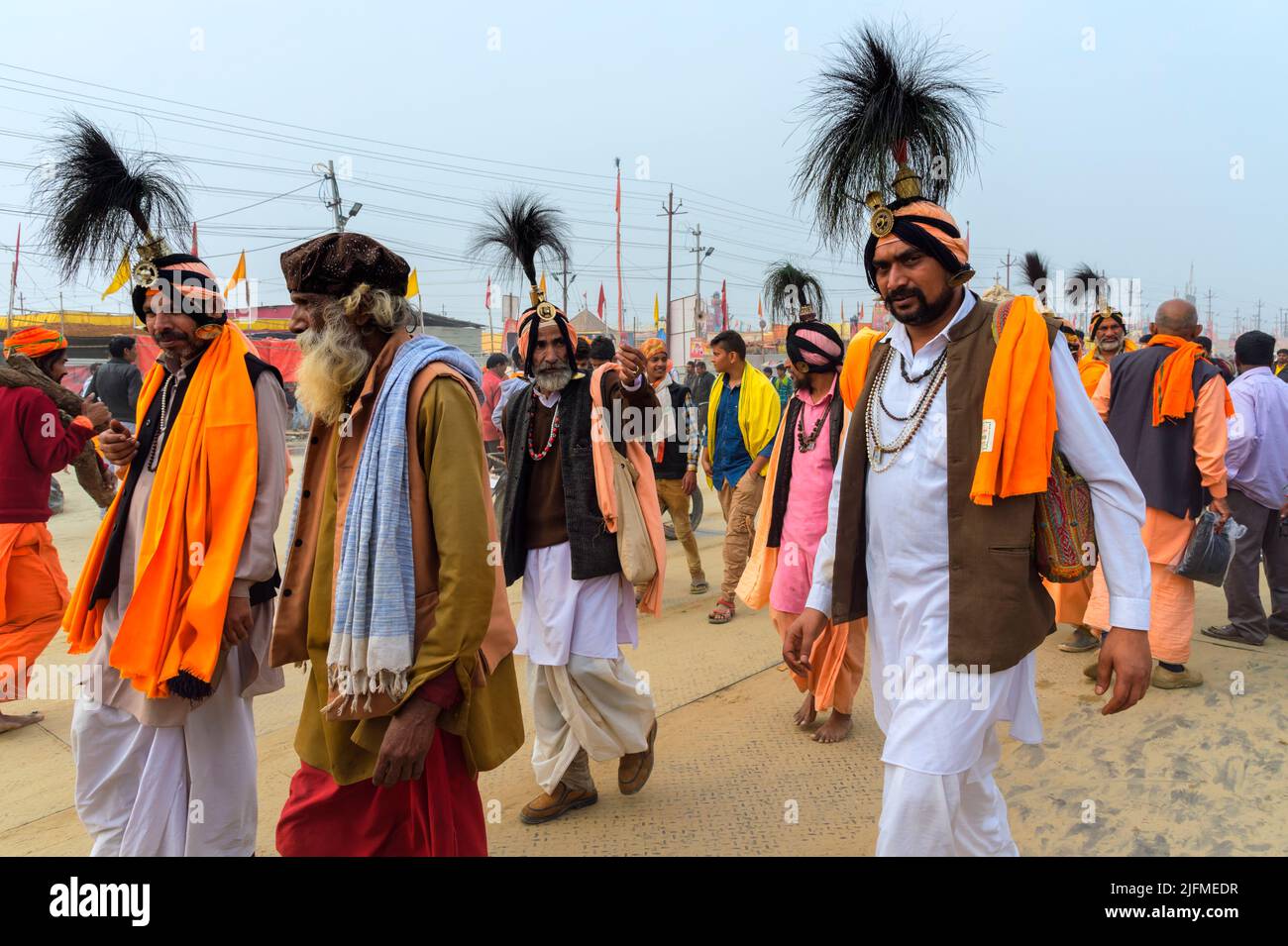 Monjes Jangam durante el Allahabad Kumbh Mela, la reunión religiosa más grande del mundo, Uttar Pradesh, India Foto de stock