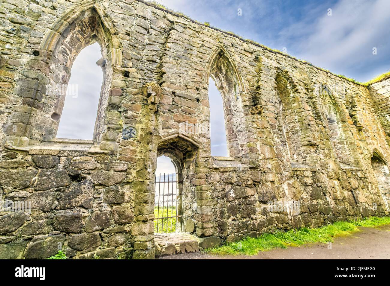 Ruinas de la catedral medieval Magnus en Kirkjubour EN las Islas Feroe Foto de stock