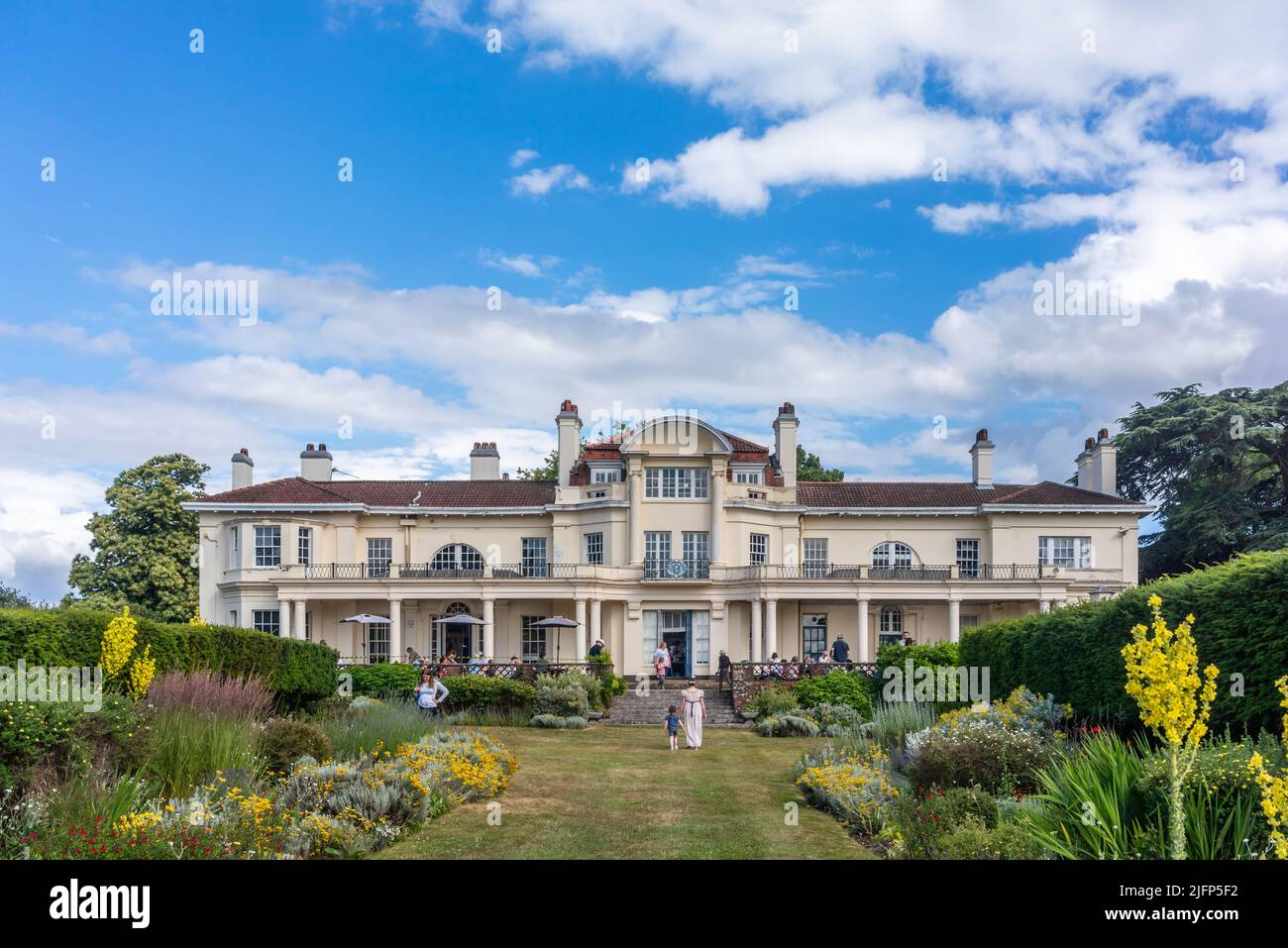 Townhill Park House and Gardens durante el verano de 2022, Southampton, Hampshire, Inglaterra, Reino Unido Foto de stock