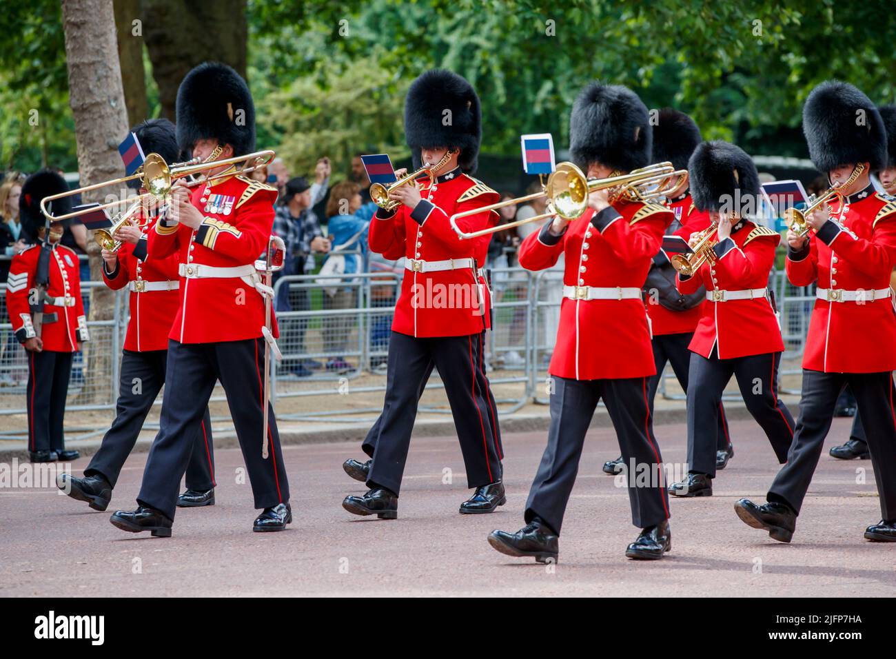 Grenadier Guards Band at Trooping the Colour, Colonel’s Review en The Mall, Londres, Inglaterra, Reino Unido, el sábado 28 de mayo de 2022. Foto de stock