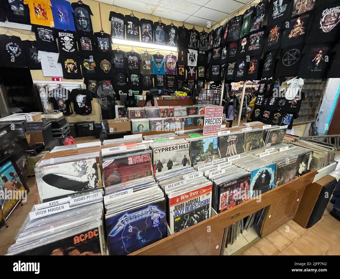 Tienda de discos de música rock en Victoria de Durango, Durango México