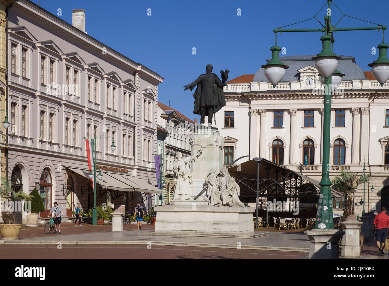 Hungría, Szeged, Plaza Klauzal, estatua de Lajos Kossuth Foto de stock