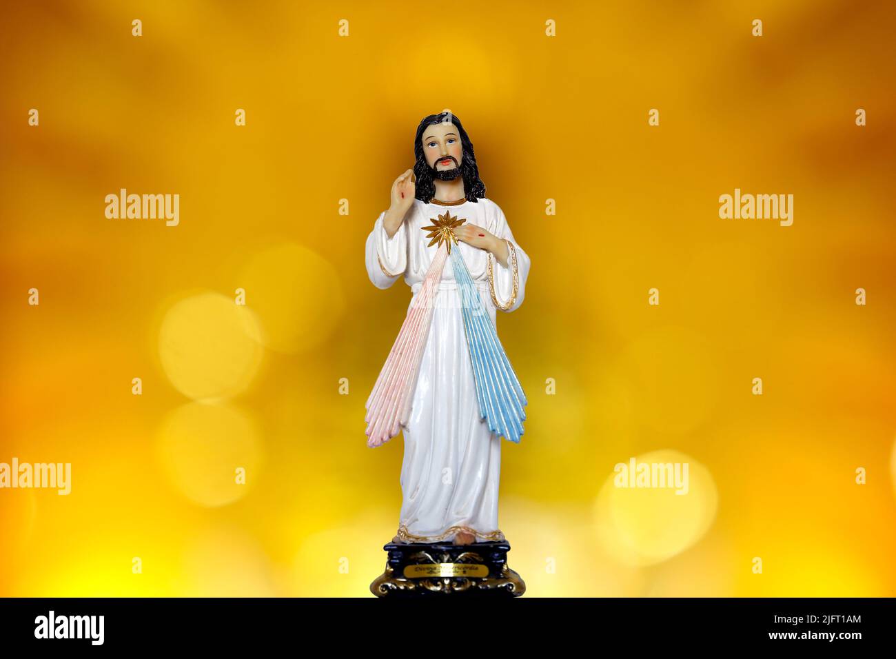 Estatua que representa al misericordioso Jesucristo, misericordia divina - símbolo católico Foto de stock