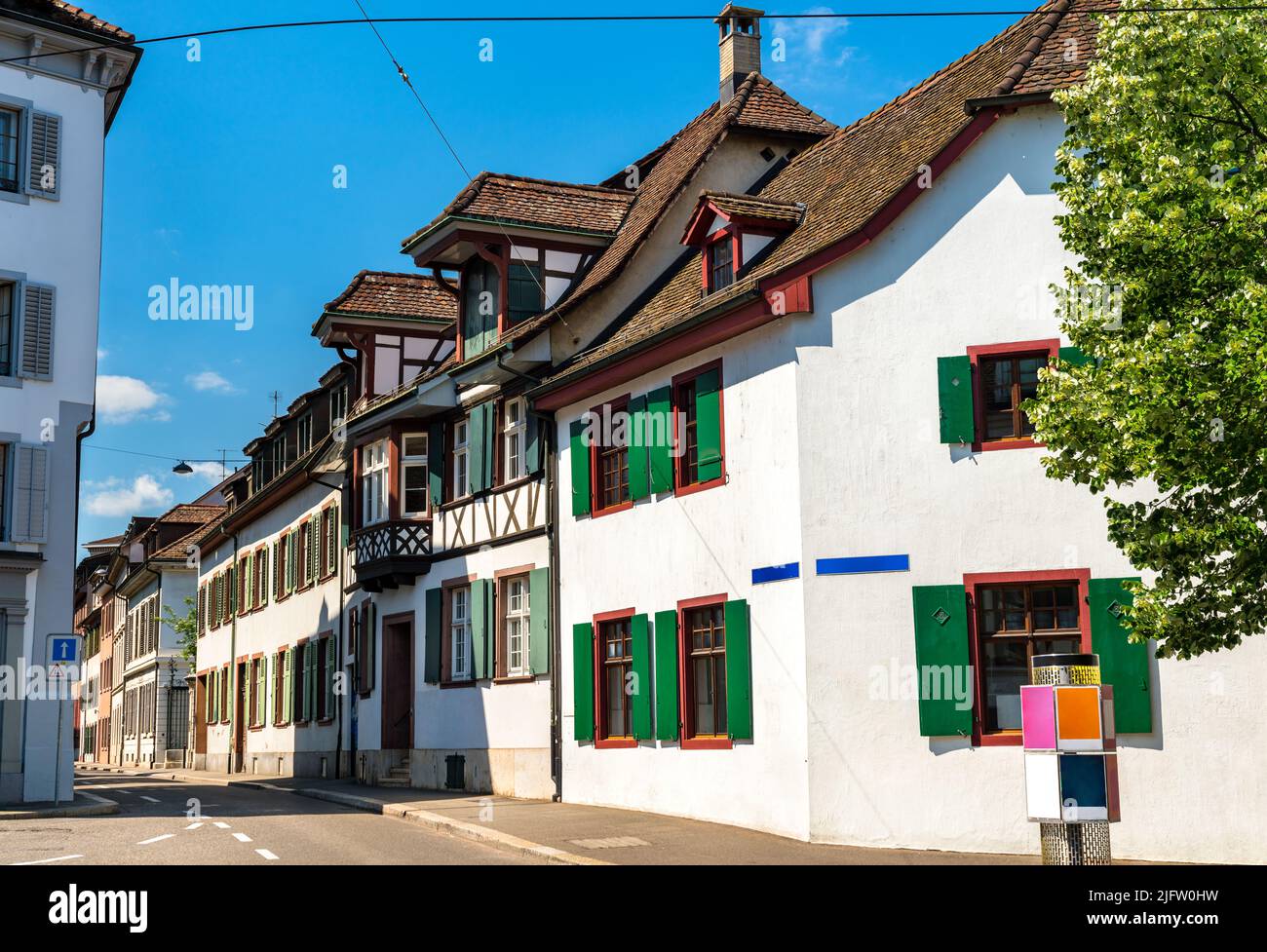 Arquitectura tradicional del casco antiguo de Basilea en Suiza Foto de stock