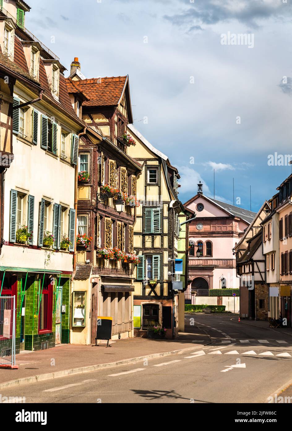 Casas tradicionales de entramado de madera en Colmar - Alsacia, Francia Foto de stock