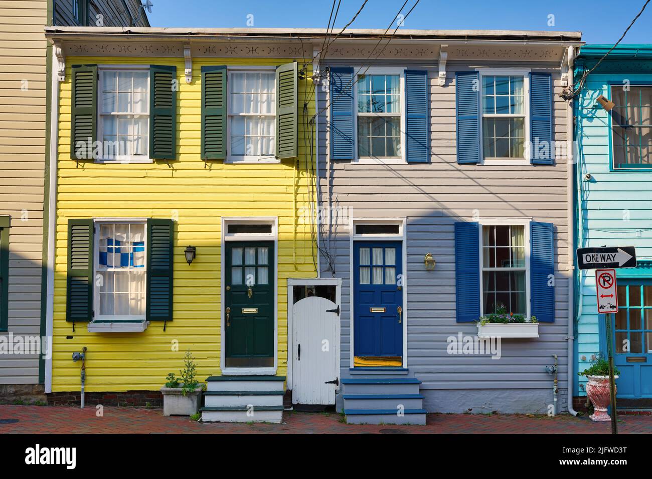Casas históricas en el centro de Annapolis, Maryland, Estados Unidos. Típica arquitectura colorida en la capital de Maryland. Foto de stock