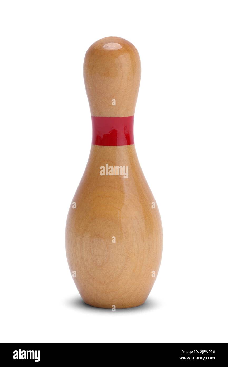 Bowling Pin de madera con corte de rayas rojas sobre blanco. Foto de stock