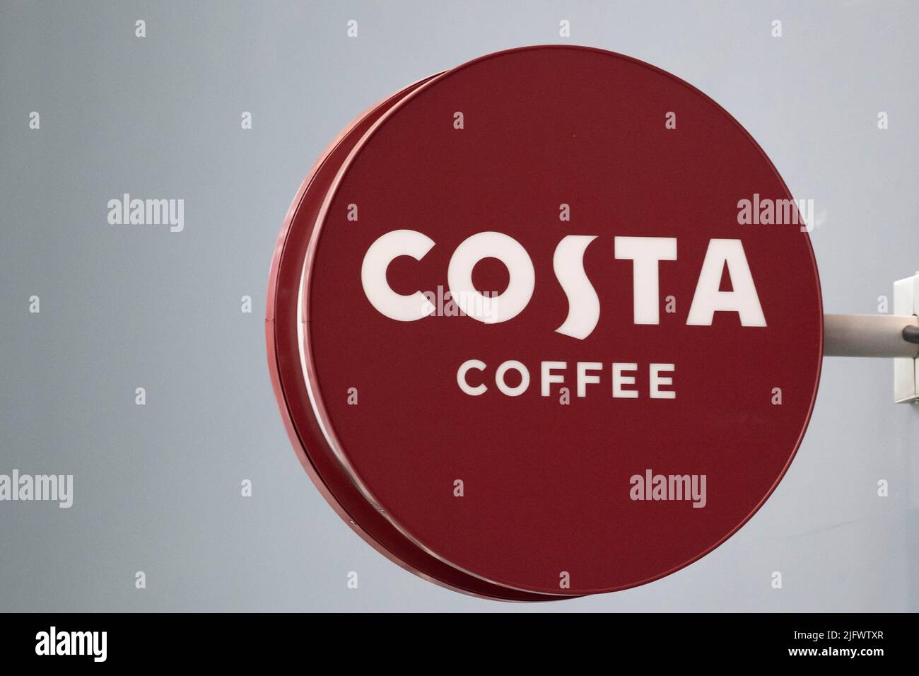 Un primer plano de un cartel de Costa Coffee. Foto de stock