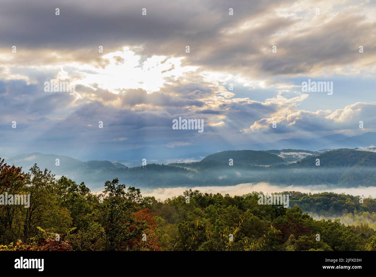 66745-05513 Amanecer en Foothills Parkway Parque Nacional Great Smoky Mountains TN Foto de stock