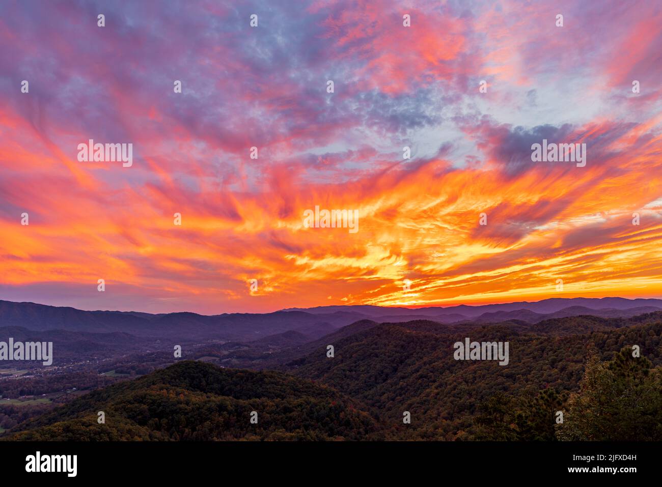 66745-05608 Puesta de sol en Foothills Parkway Great Smoky Mountains National Park TN Foto de stock