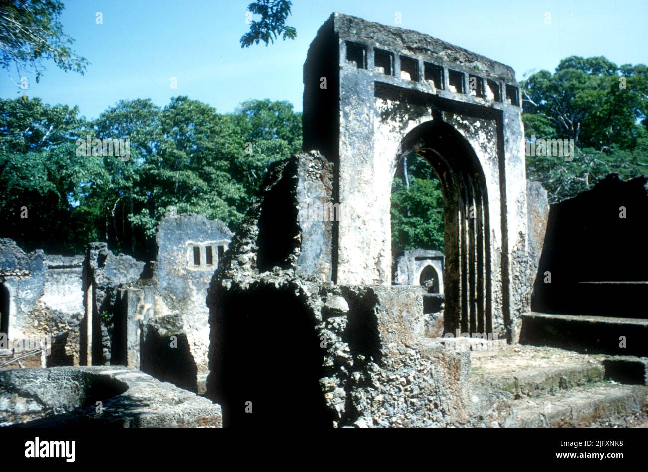 Ruinas de la antigua ciudad árabe de Gede, al noreste de Kenia Foto de stock