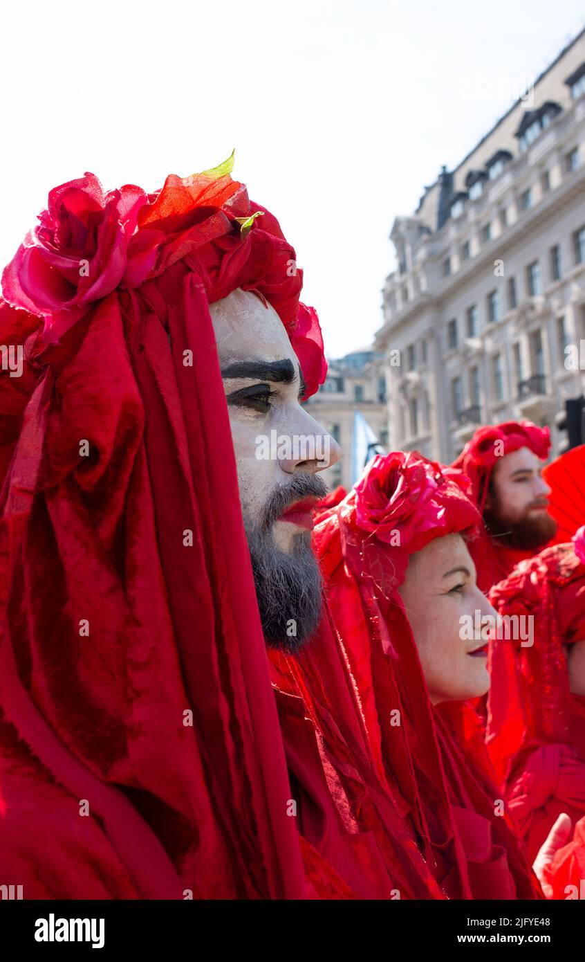 La Brigada Roja en la manifestación de la Rebelión de la Extinción, en Oxford Circus, Londres, en protesta por el colapso climático mundial y el colapso ecológico. Foto de stock