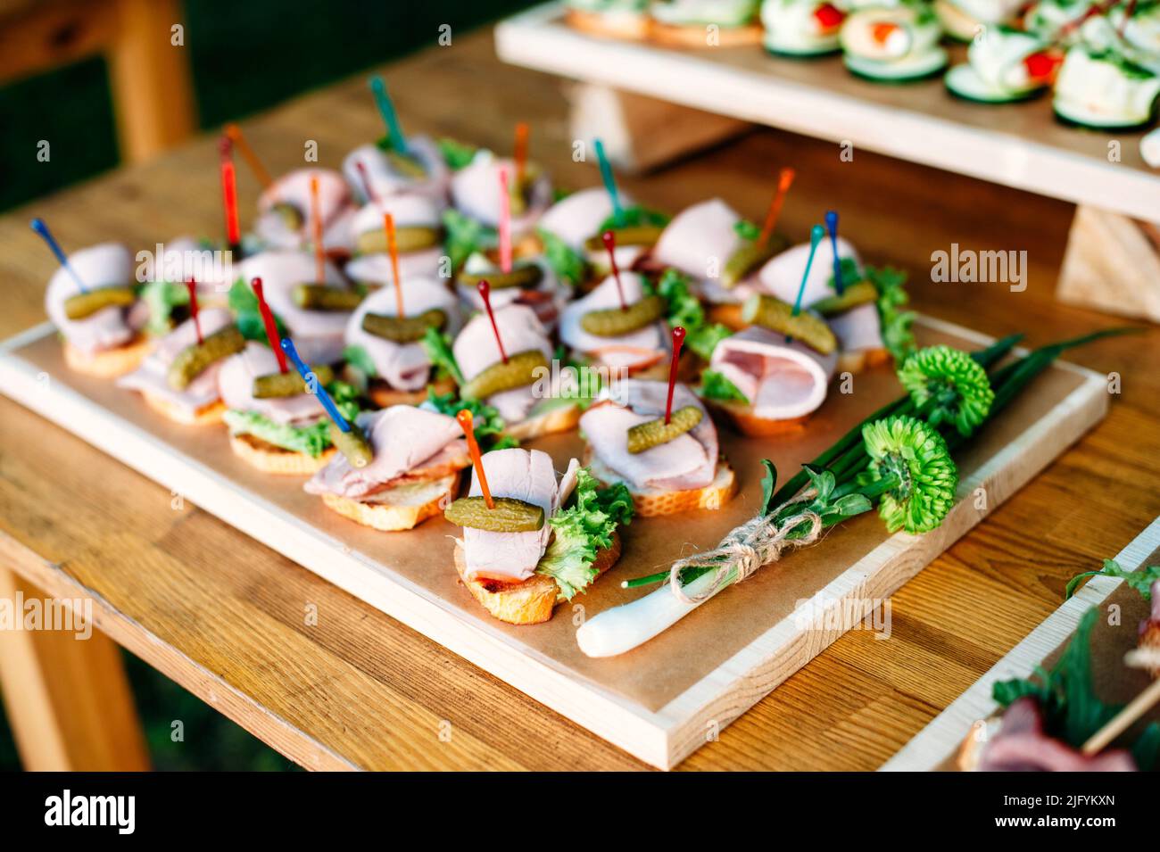 Buffet style lunch fotografías e imágenes de alta resolución - Alamy