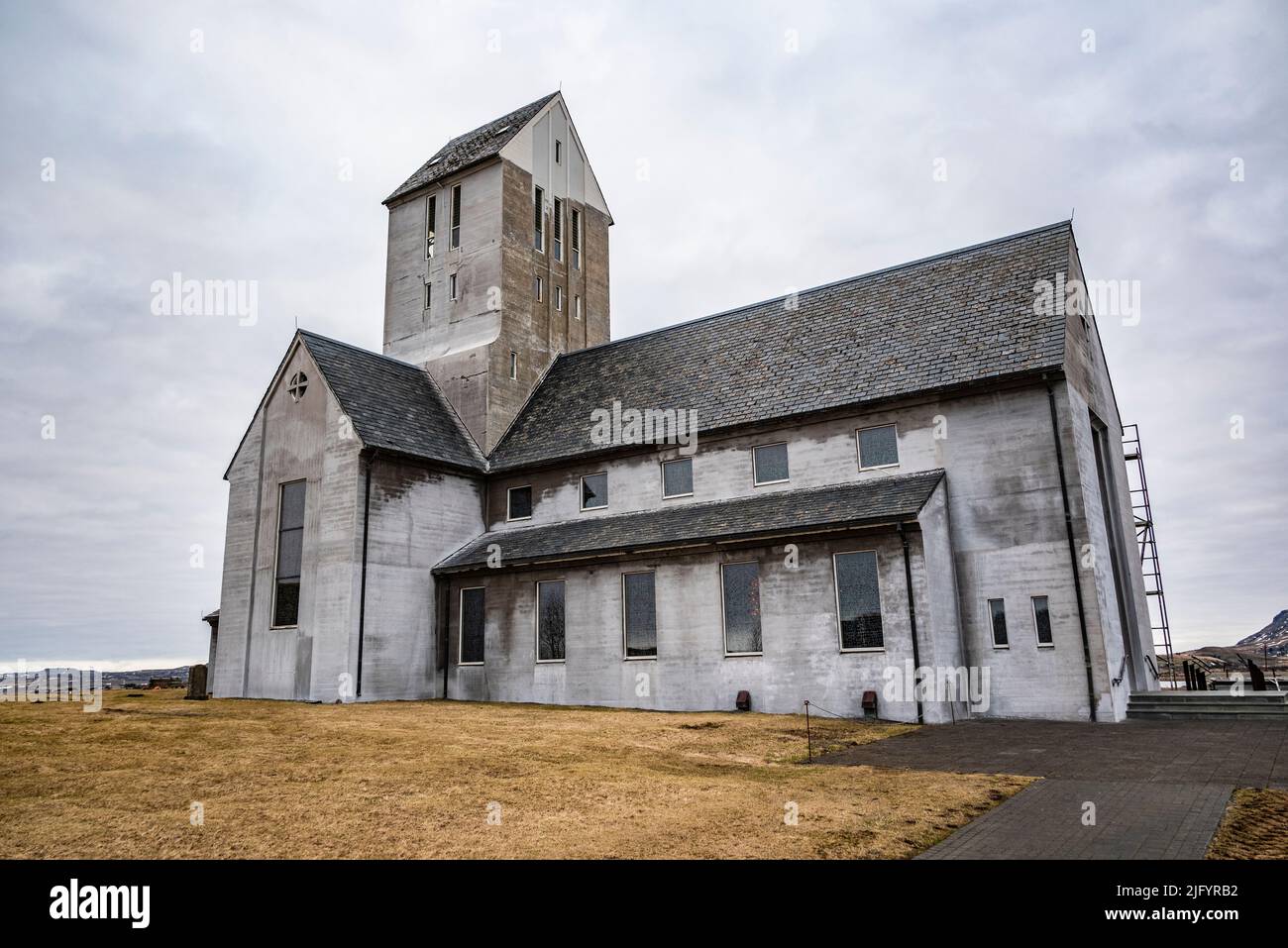 La famosa Catedral de Skálholt o Skálholtsdómkirkja, Islandia, durante
