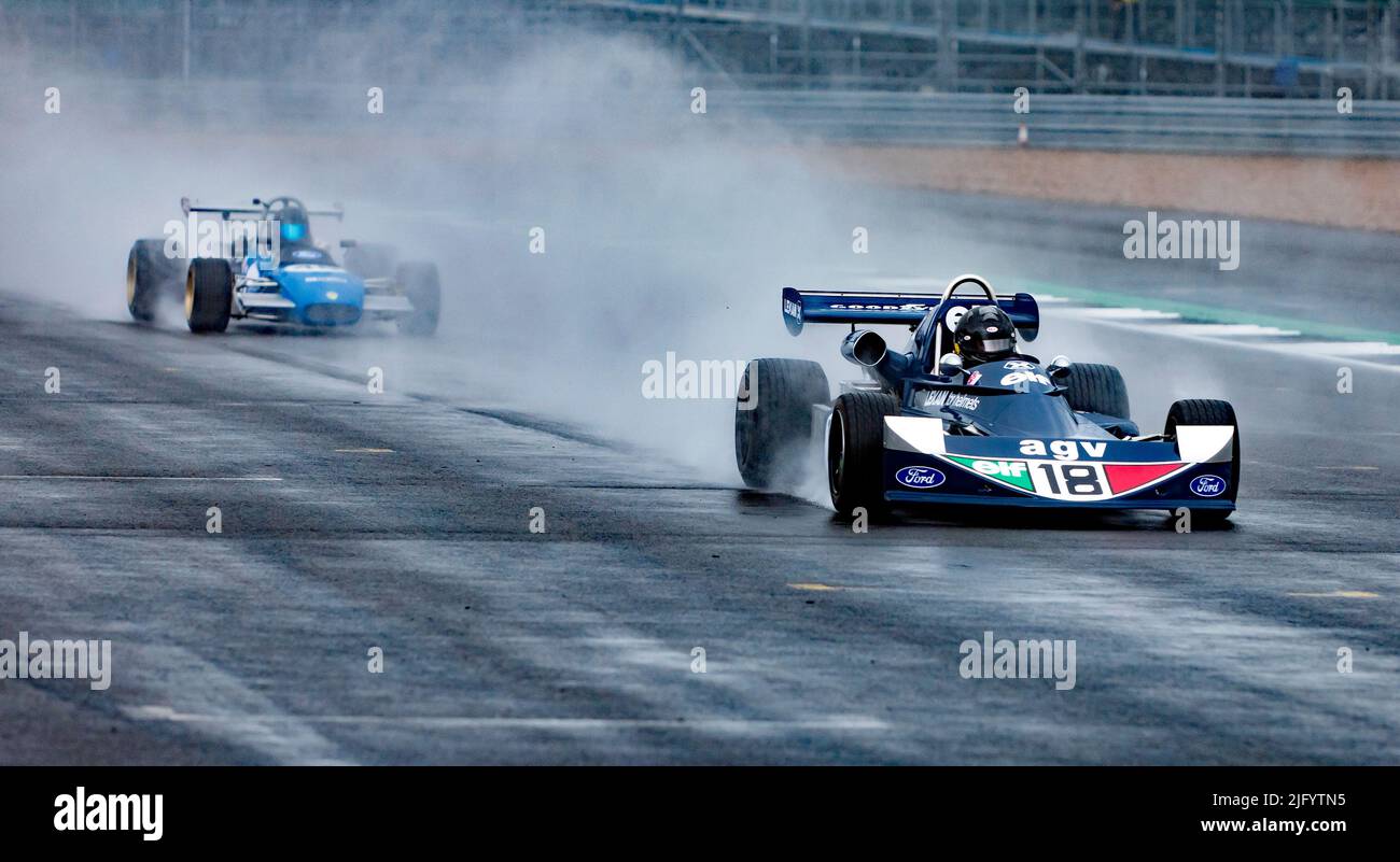 Mark Richardson en His Blue, 1975, marzo de 752, clasificando para la histórica Fórmula 2 de HSCC en el Silverstone Classic de 2021 Foto de stock