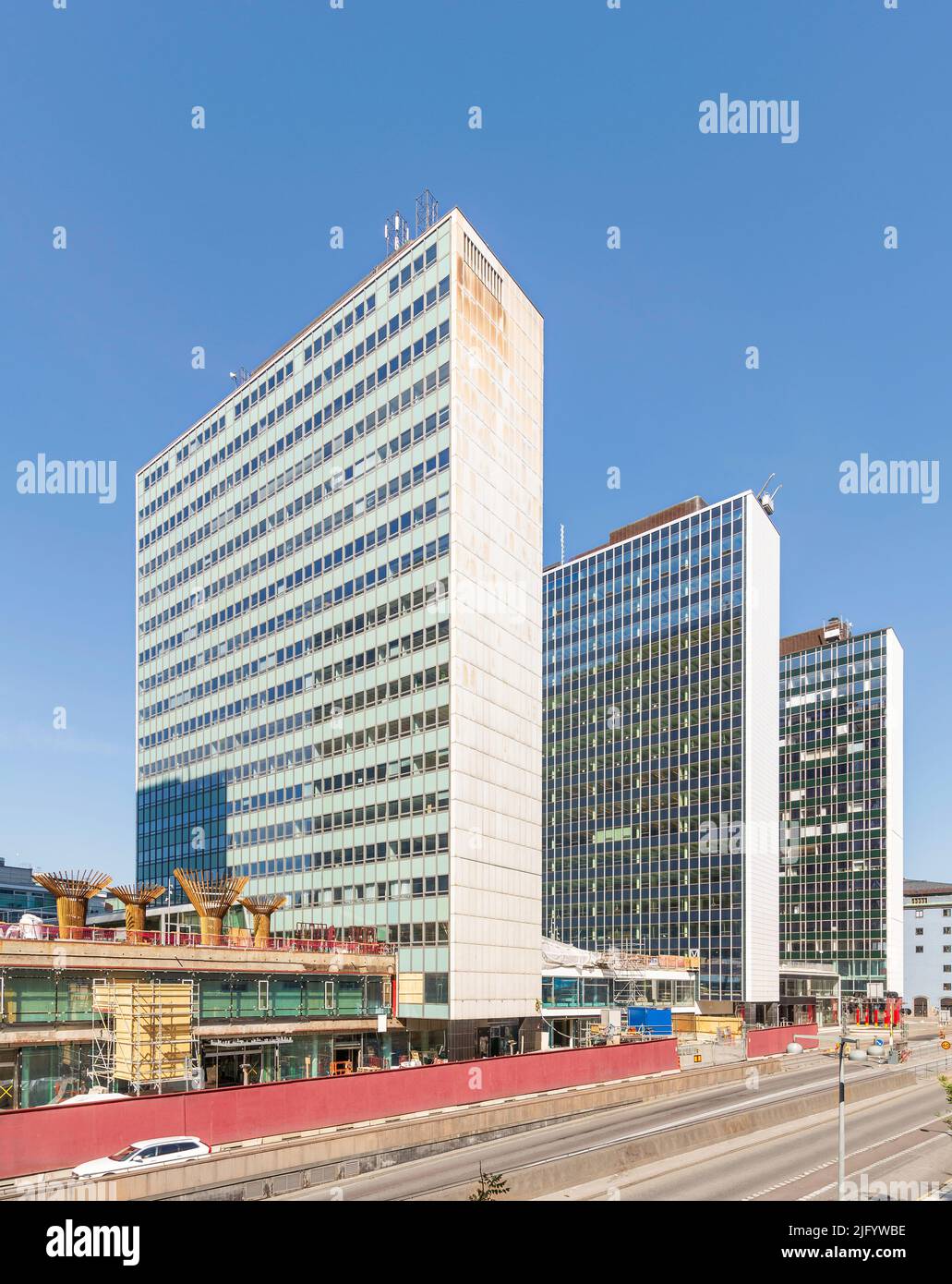 Hotorget Buildings, o Hotorgshusen, una serie de cinco edificios de oficinas de vidrio en Estocolmo, Suecia, ubicados en el distrito central de Norrmalm, entre las plazas Hotorget y Sergels Torg Foto de stock
