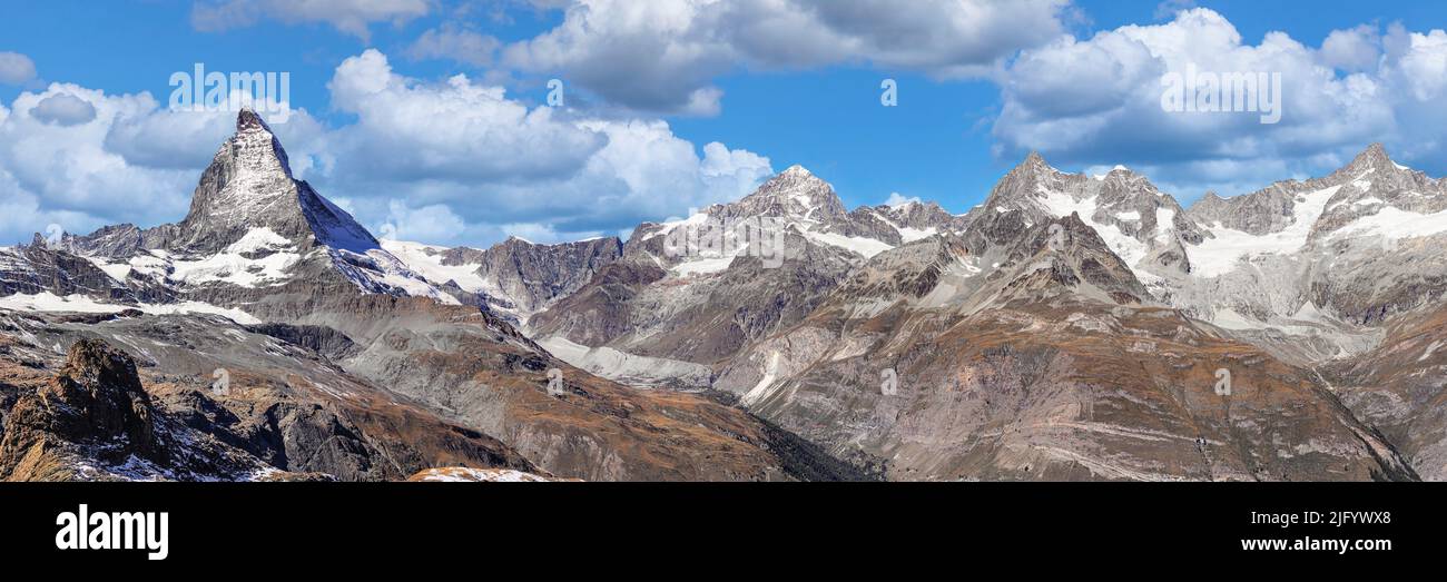 Pico Matterhorn, 4478m, con Dent Blanche, Pointe de Zinal, Grand Cornier y Obergabelhorn, Zermatt, Valais, Alpes suizos, Suiza, Europa Foto de stock