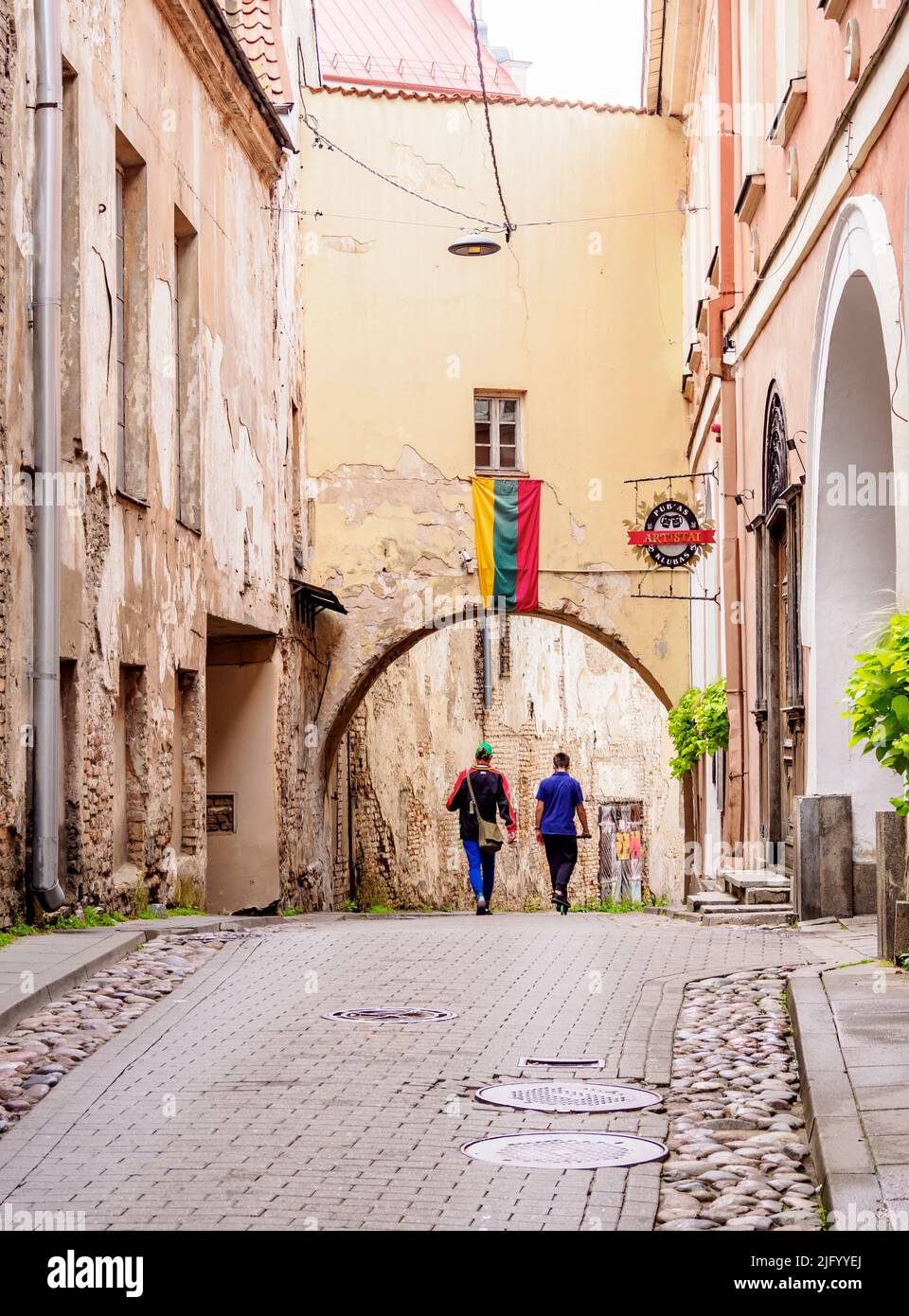 Puerta en la calle San Kazimiero, Ciudad Vieja, Vilnius, Lituania, Europa Foto de stock