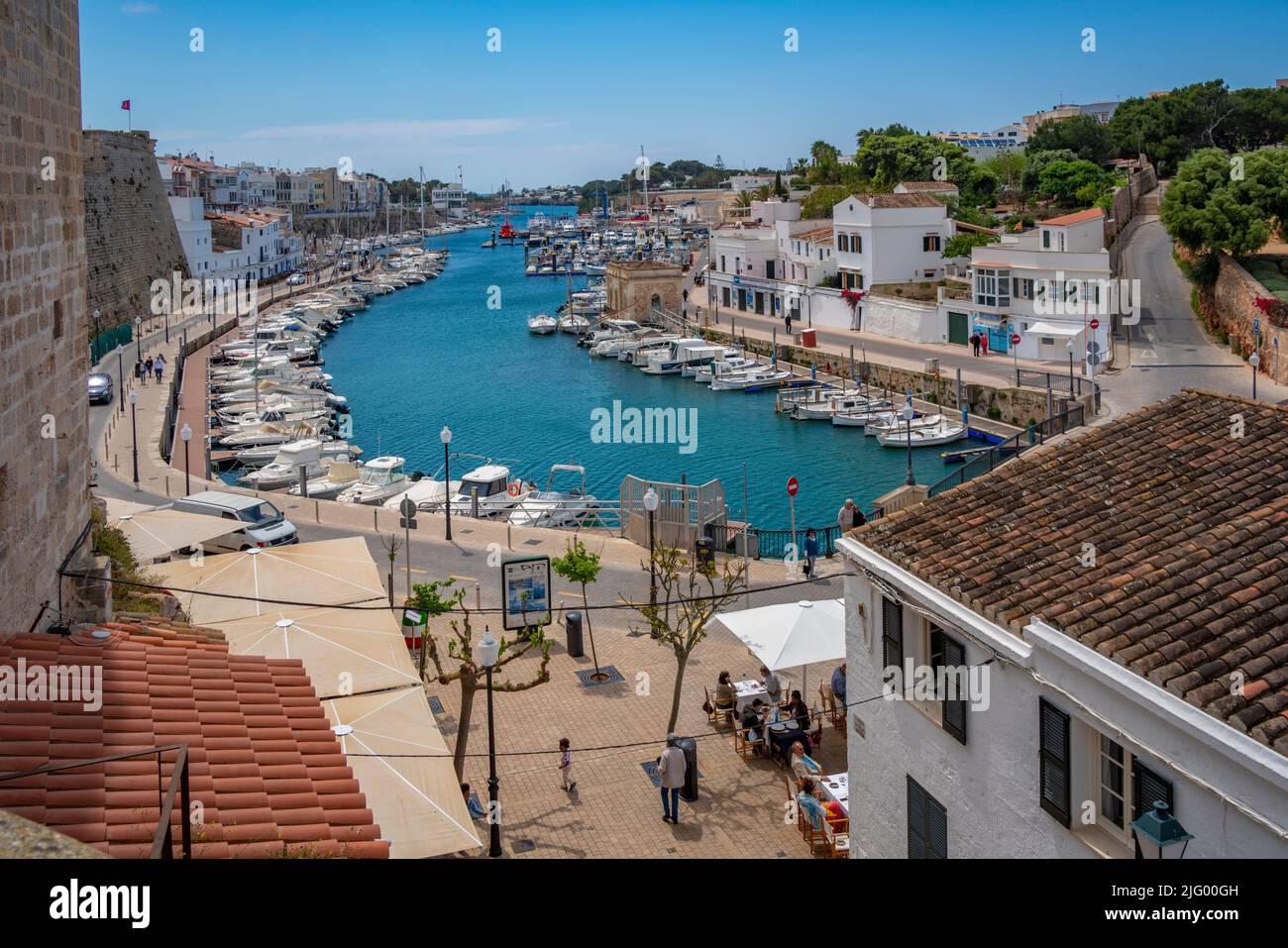 Vista del puerto deportivo desde una posición elevada, Ciutadella, Menorca, Islas Baleares, España, Mediterráneo, Europa Foto de stock