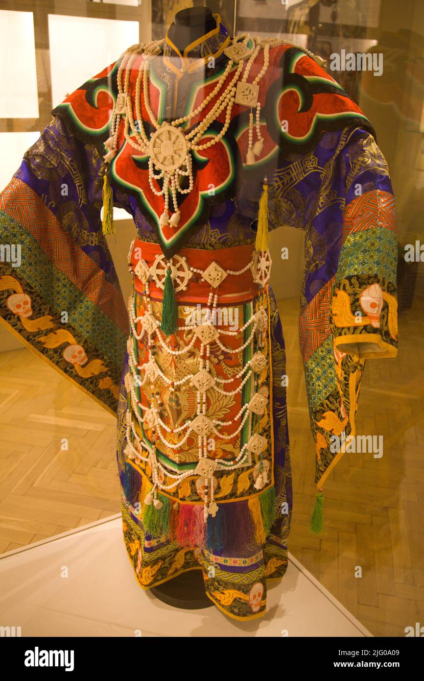 Hungría, Budapest, traje de cham, tesoros mongoles, Museo de Artes Asiáticas, Foto de stock