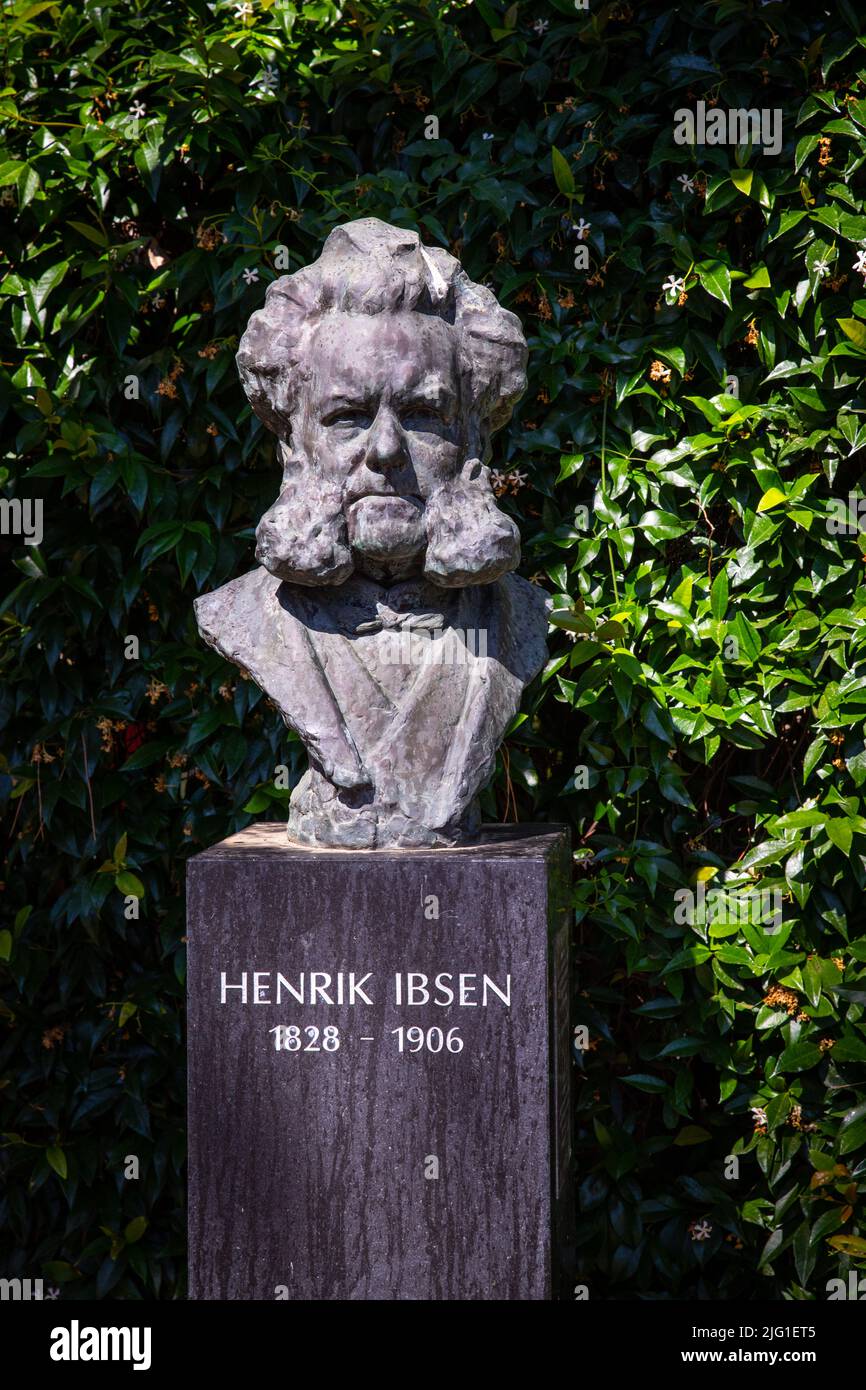 Busto del dramaturgo Henrik Ibsen en Sorrento Foto de stock